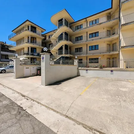 Apartment -Giardino E Bbq- Mare Sotto Casa, Posto Auto